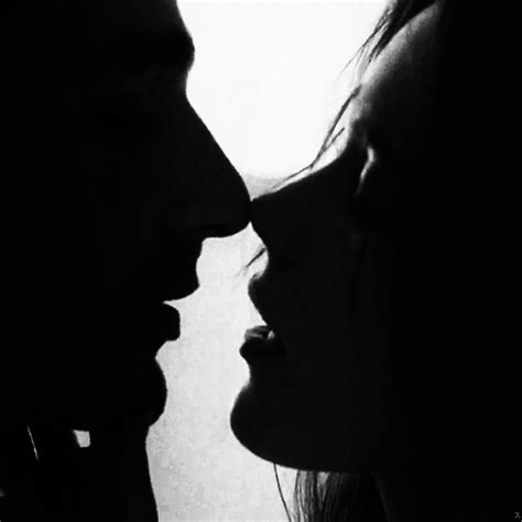 gif de besos con lengua.